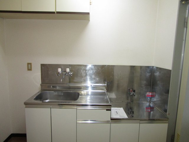 【キッチン】 | 吊戸棚もあります