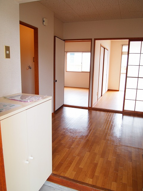 ジュネスアノンαの玄関