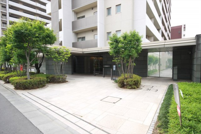 イニシアフォレスト町屋のエントランス