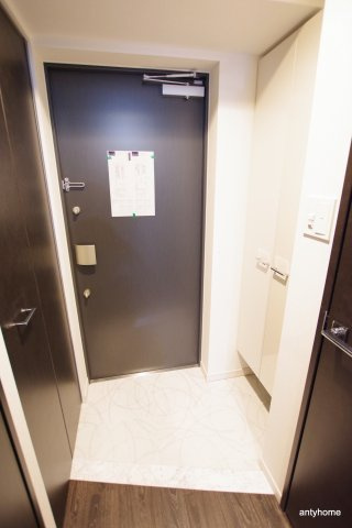 スワンズシティ大手前レーヴェ　仲介手数料無料の玄関