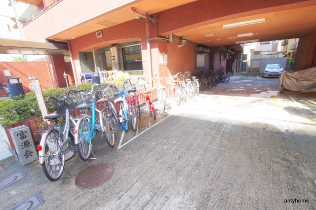 ライオンズマンション天神橋　仲介手数料無料の駐車場