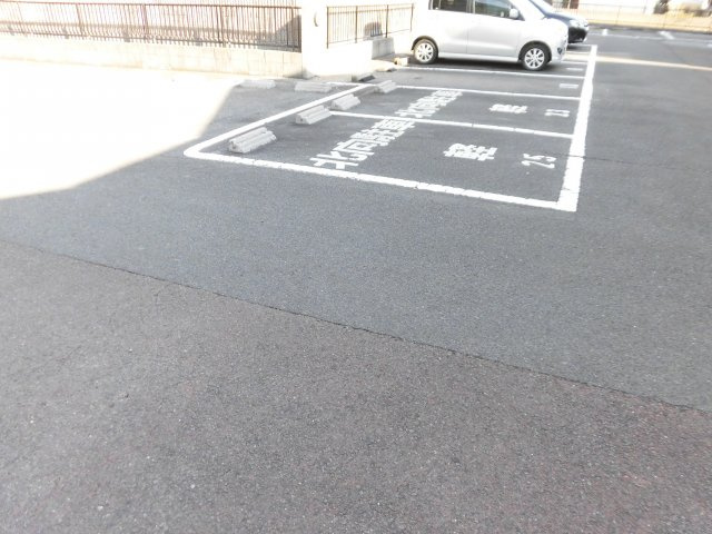 グランシティソレーユⅡの駐車場