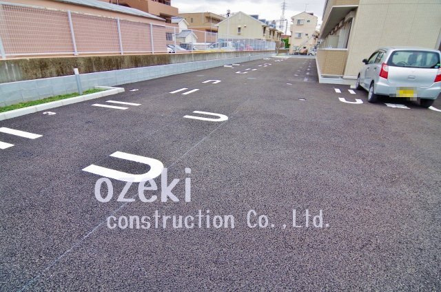 ロイヤルヒル越谷の駐車場