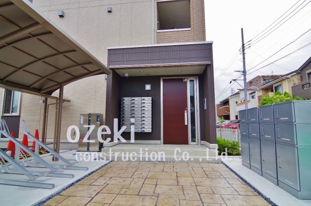 ロイヤルヒル越谷のエントランス