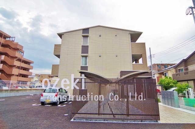 ロイヤルヒル越谷の外観