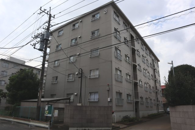 薬園台ハイツ　１階部分　角住戸の外観