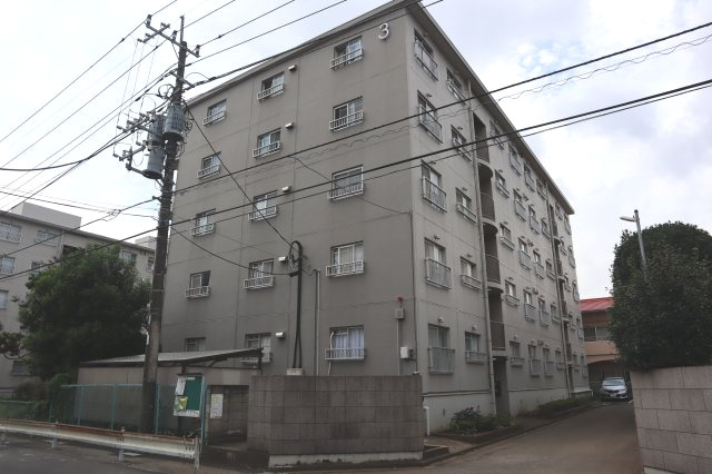 薬園台ハイツ　１階部分　角住戸の外観