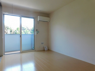 【居間・リビング】 | グランメール | 広々とした洋室です