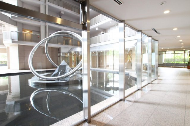 アクロシティタワーズのエントランス