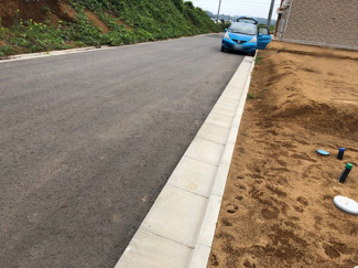 【前面道路含む現地写真】