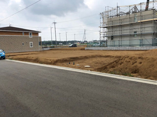 【前面道路含む現地写真】