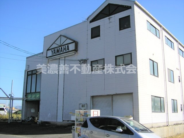 ３００６４　岐阜市六条大溝事業用の外観