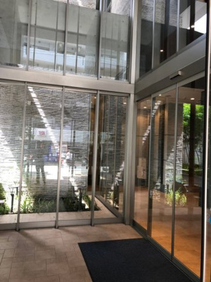 【ロビー】 | シェフルール鶴見中央 | ガラス張りの高級感のあるエントランスロビーです。