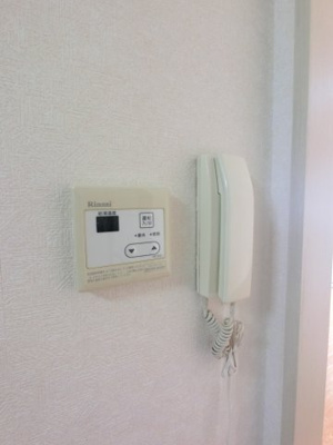 【設備】 | ヒロハウス | インターホンと給湯リモコンです