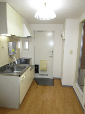 【玄関】 | ヒロハウス | 明るい玄関・キッチンです