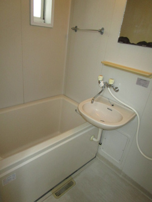 【浴室】 | ヒロハウス | 浴室に窓がついてます