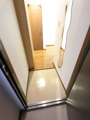 【玄関】 | エミュウビル西千葉 | 大きな鏡がついてます