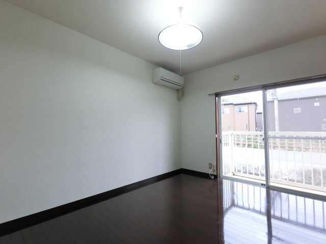 【洋室】 | フローリングの明るいお部屋です