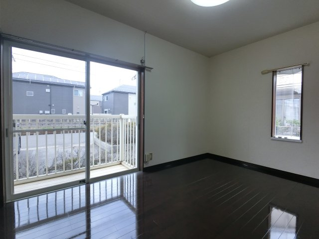 【洋室】 | 出窓付です