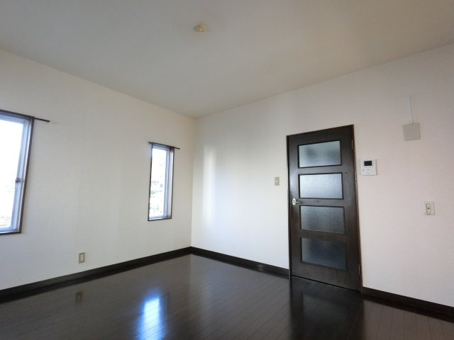 【居間・リビング】 | 小窓もついてます