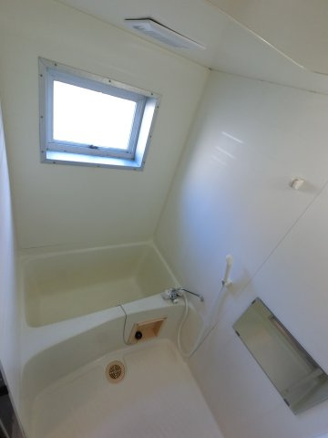 【浴室】 | 浴室に窓がついてます