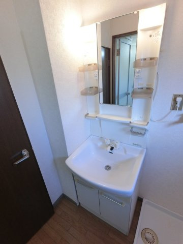 【洗面所】 | 独立洗面化粧台が付いています