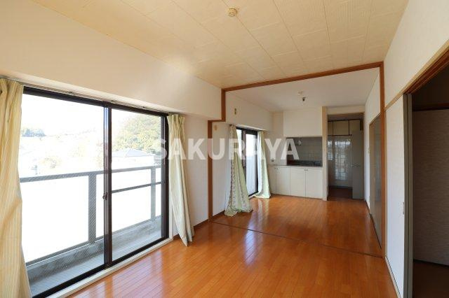 高雄ハイツの居間・リビング