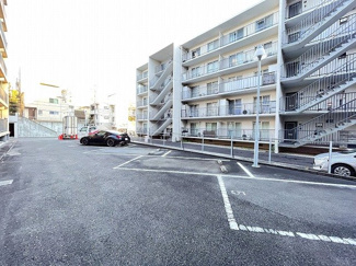 【駐車場】 | いつでも目の届く敷地内に駐車場があります♪荷物がかさばりがちなお買物にも、敷地内駐車場があると便利ですよね☆