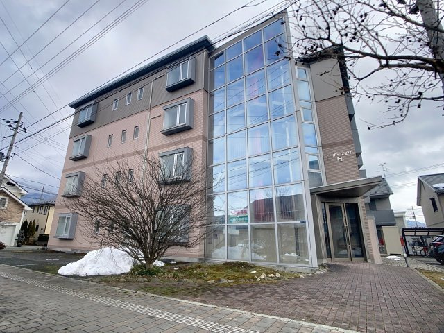 リ・ポーズ21　A棟の外観