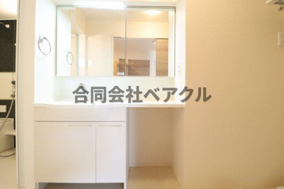 【洗面所】 | サンフローラ伏見板橋 | 明るい洗面所です