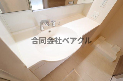 【洗面所】 | サンフローラ伏見板橋 | 忙しい朝には欠かせない洗面所です