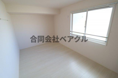 【寝室】 | サンフローラ伏見板橋 | 開放的な寝室です