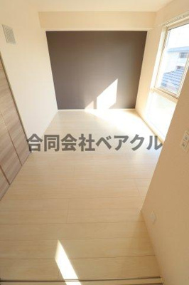 【寝室】 | サンフローラ伏見板橋 | 開放的な寝室です