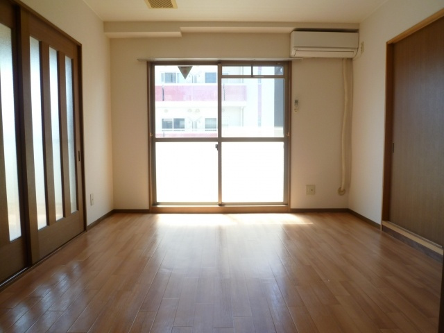 クイーンズマンション元町の居間・リビング