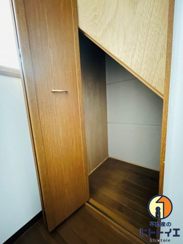 ユノソハイツ蒲原の収納|階段下収納があります