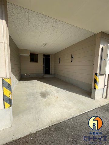 ユノソハイツ蒲原の駐車場