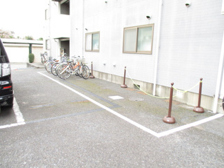 【その他共用部分】 | 敷地内に駐輪場を完備しています！自転車はちょっとした移動手段に便利ですよね！