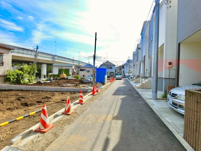 板橋区泉町新築一戸建て【全８棟】の前面道路含む現地写真|南側道路