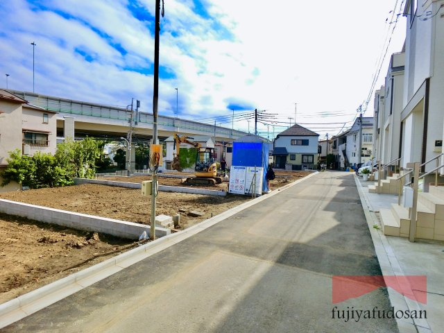 板橋区泉町新築一戸建て【全８棟】の前面道路含む現地写真|南側道路