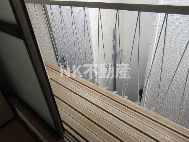 【バルコニー】 | 中小阪1丁目テラスハウス（河内小阪賃貸） | 開放的で明るい空間を演出してくれるバルコニーです