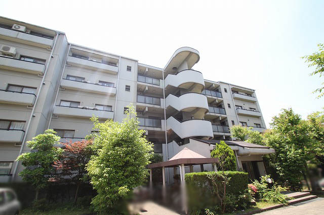 メゾン光ヶ丘１号棟の外観|小中学校近くです。