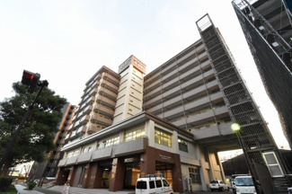 【外観】 | JR京浜東北・根岸線「鶴見」駅徒歩5分、京浜急行線「京急鶴見」駅徒歩4分、JR鶴見線「国道」駅徒歩10分！