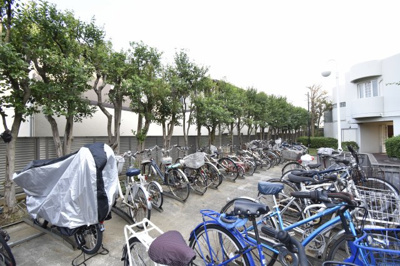 【その他共用部分】 | グランドメゾン三渓園 | バイク置場・駐輪場です。
どちらも空はございます。