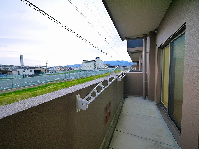 マンション南京終のバルコニー|開放的で明るい空間を演出してくれるバルコニーです