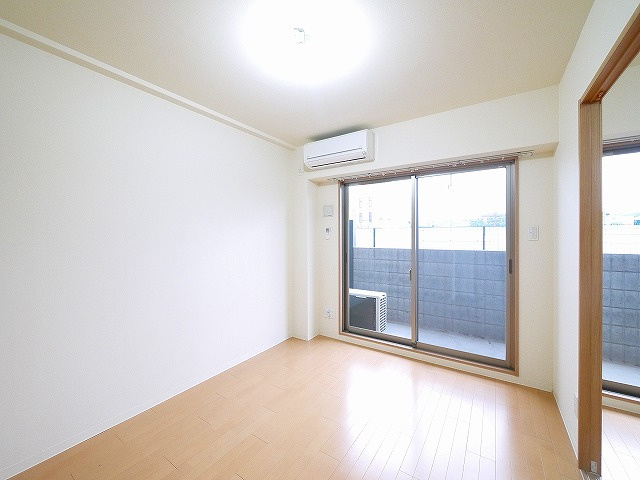 マンション南京終の洋室|落ち着いた色調の洋室です