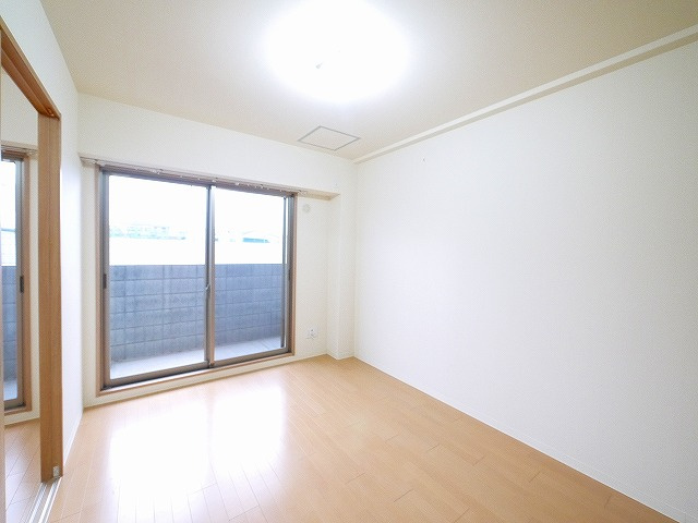 マンション南京終の洋室|コンパクトで使いやすい洋室です