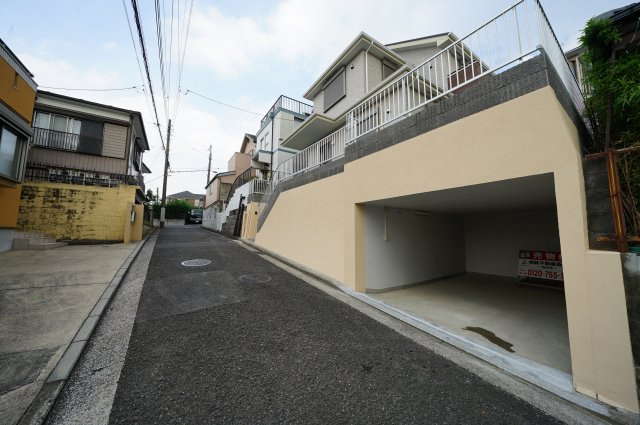 保土ヶ谷区上菅田町 新築戸建【成約】の前面道路含む現地写真