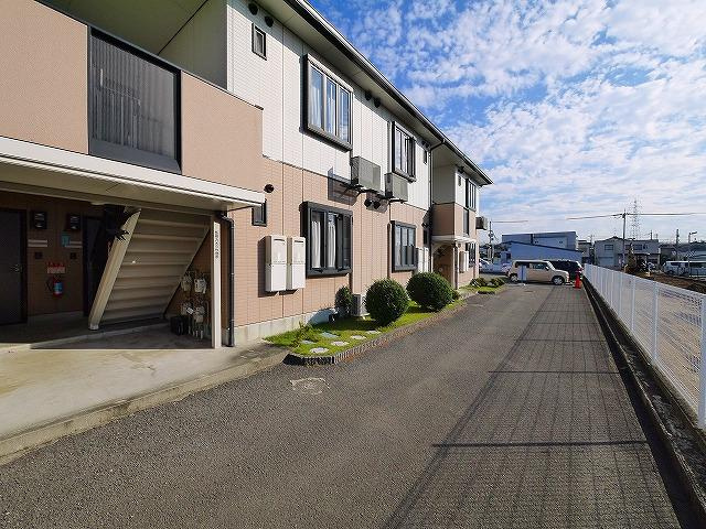 ディアス結崎のその他共用部分|ゆとりのあるエントランスです