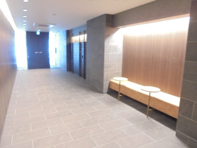 BPRレジデンス本八幡のエントランス