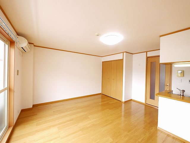 アムール　パティオの居間・リビング|こちらの居間で趣味の時間をお楽しみください